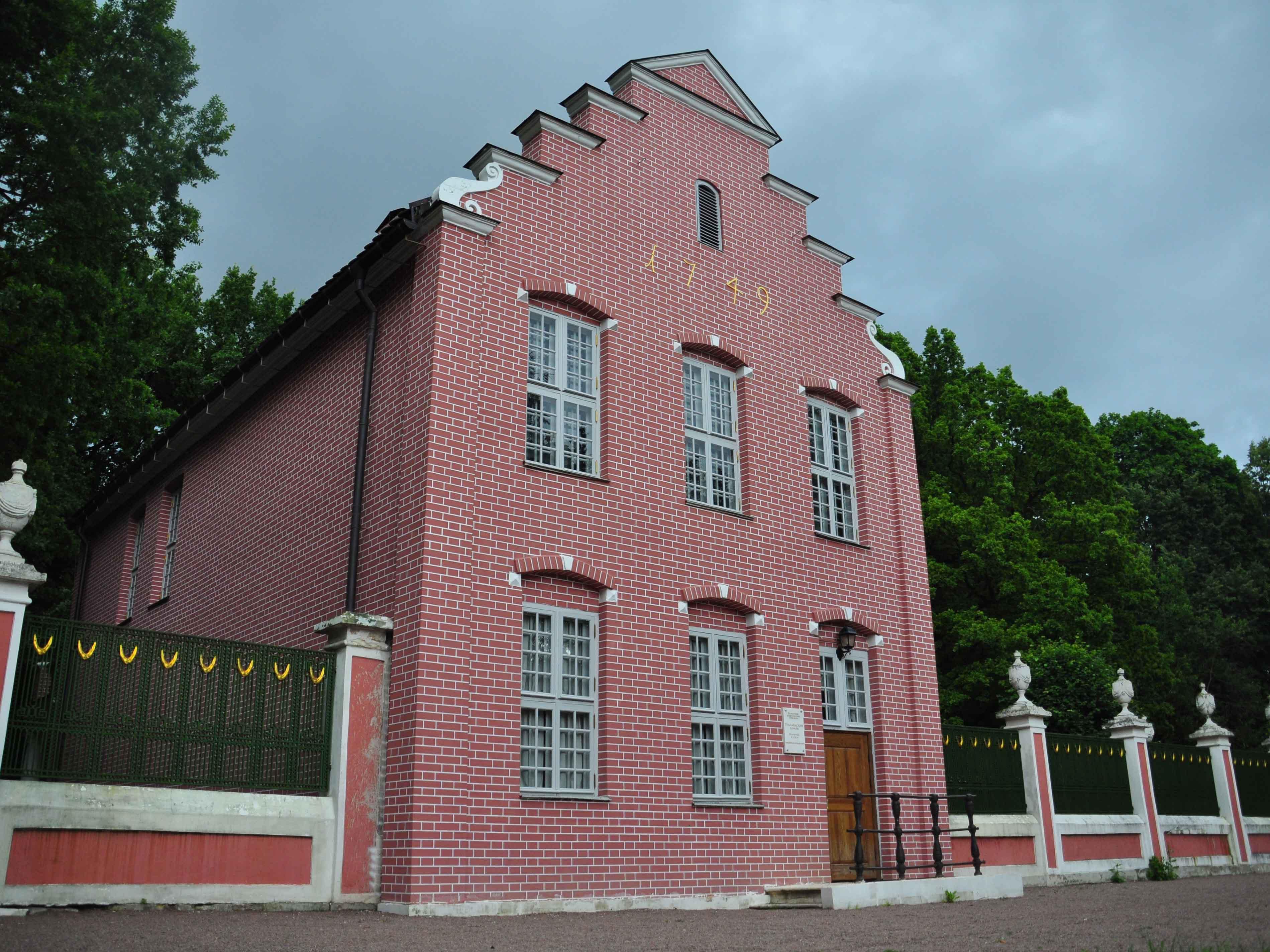 1 августа для посетителей откроются павильоны Голландский домик и Эрмитаж!